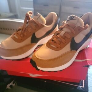Nike Womens Waffle Debut 7.5